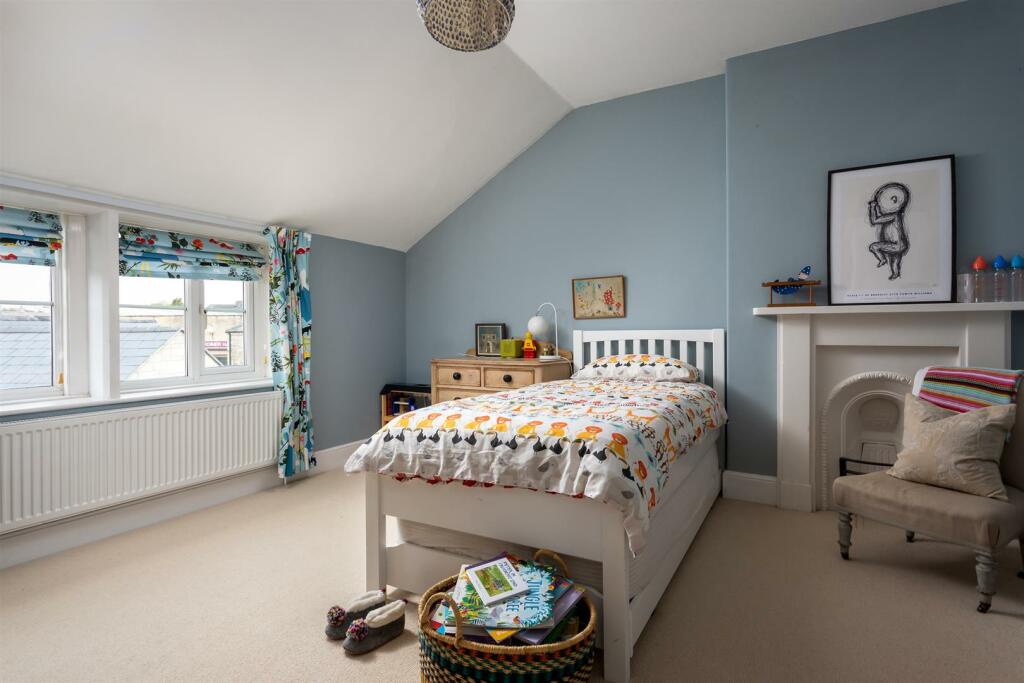 39 - 4 Victoria Road - GL7 1EN - Web.jpg