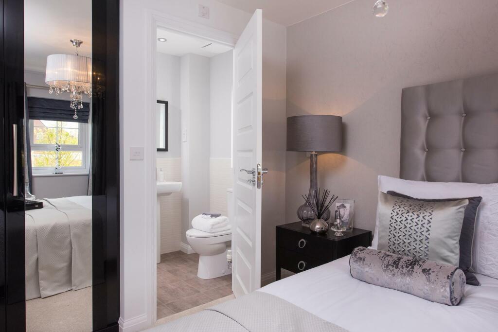 Double bedroom with en suite inside The Maidstone