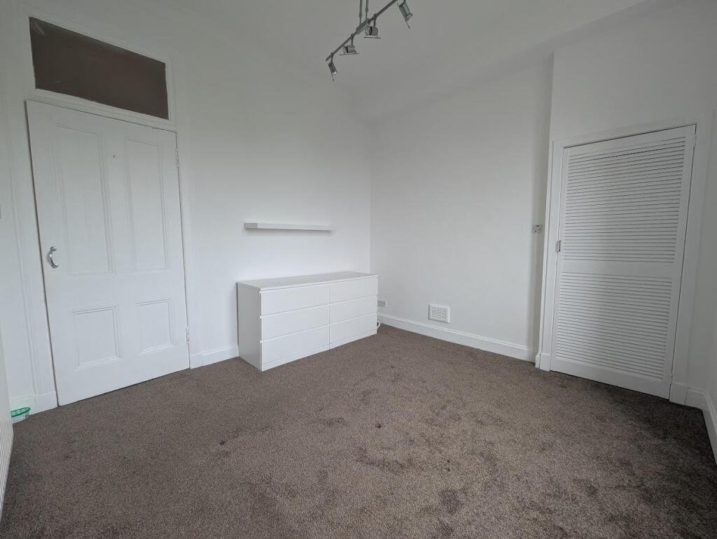 Bedroom 1 (2).jpg