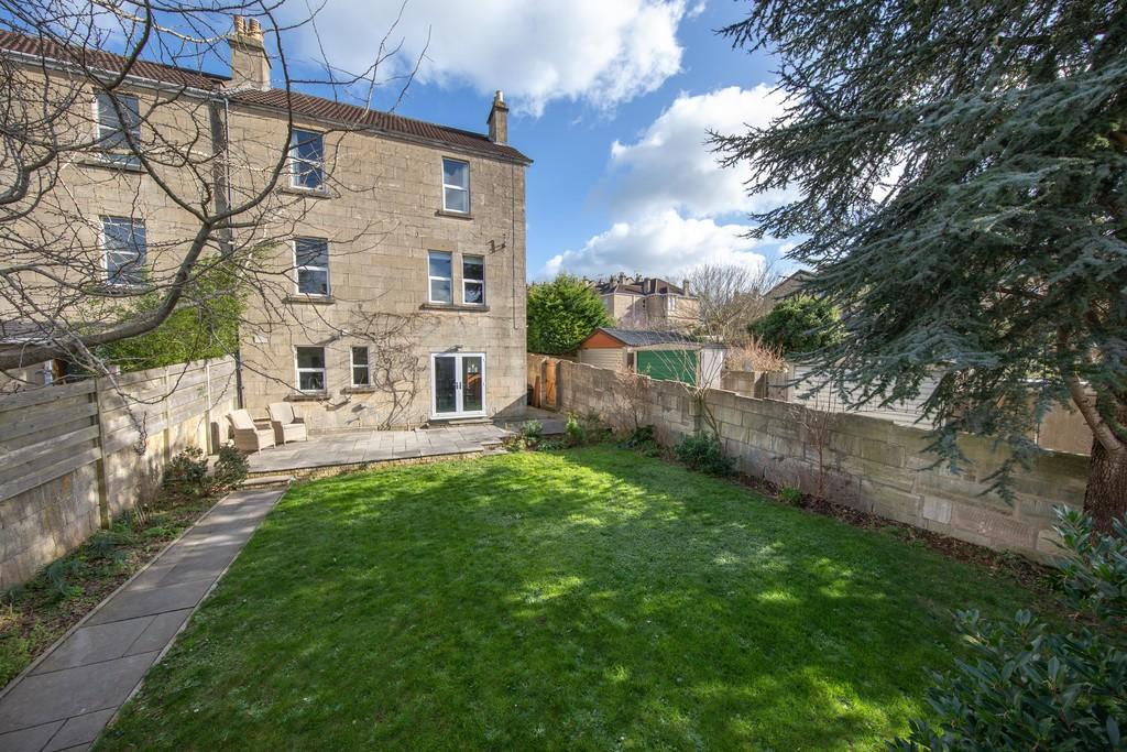 Rear garden looki...