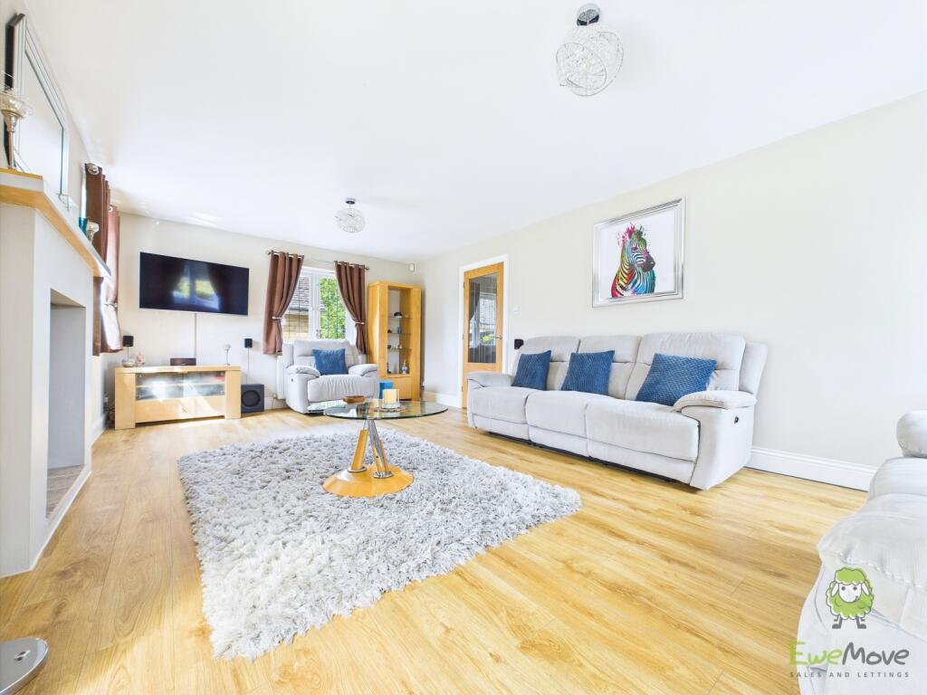 CAM01543G0-PR0132-STILL026