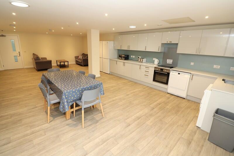 Communal kitchen 3