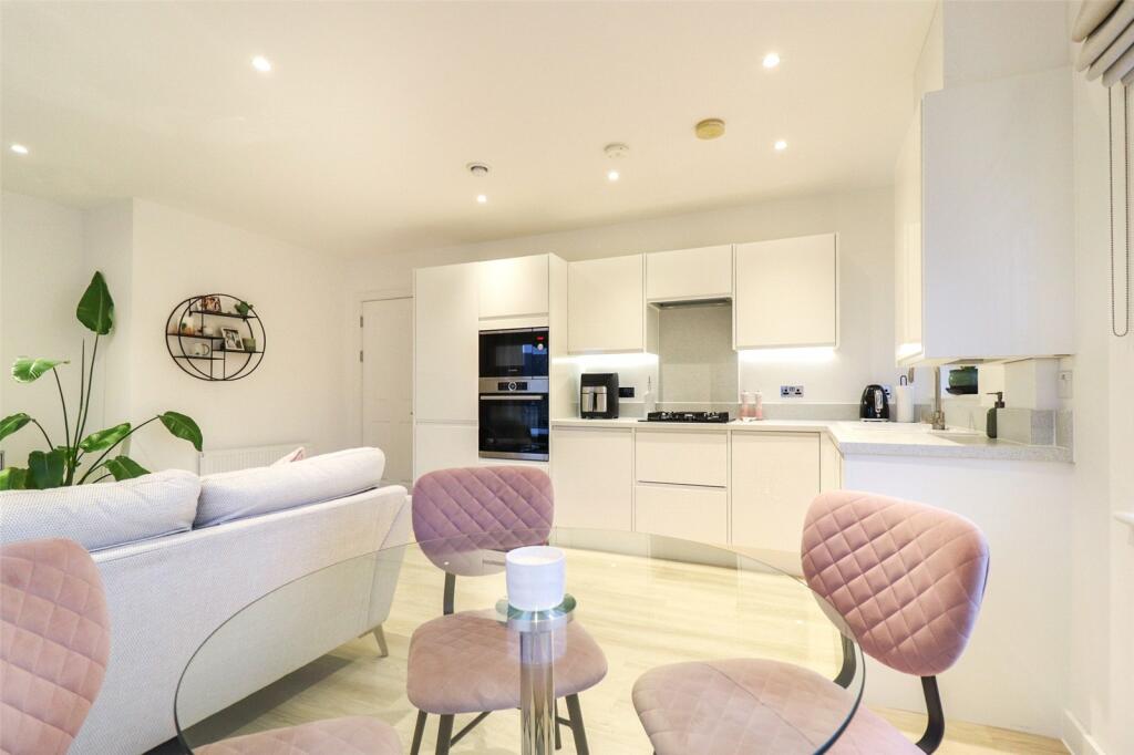 Kitchen/ Living Area