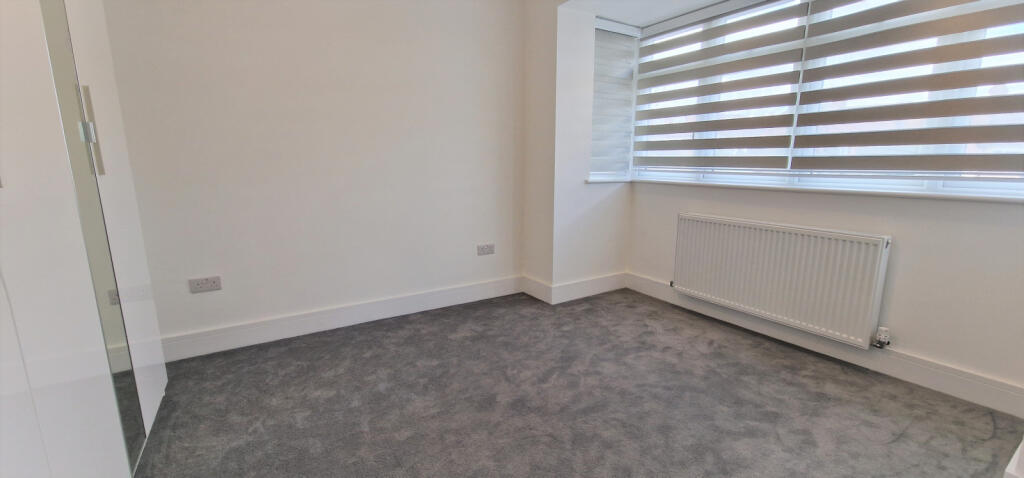 FIRST FLOOR REAR BEDROOM