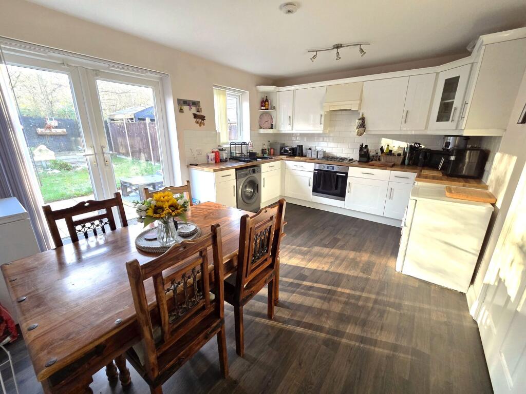 Dining kitchen