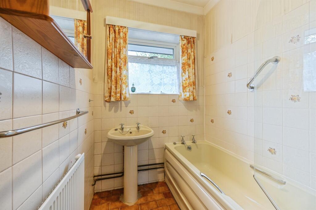 Ground Floor Bathroom: