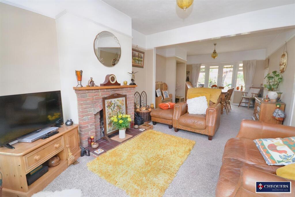 Lounge/ Dining room