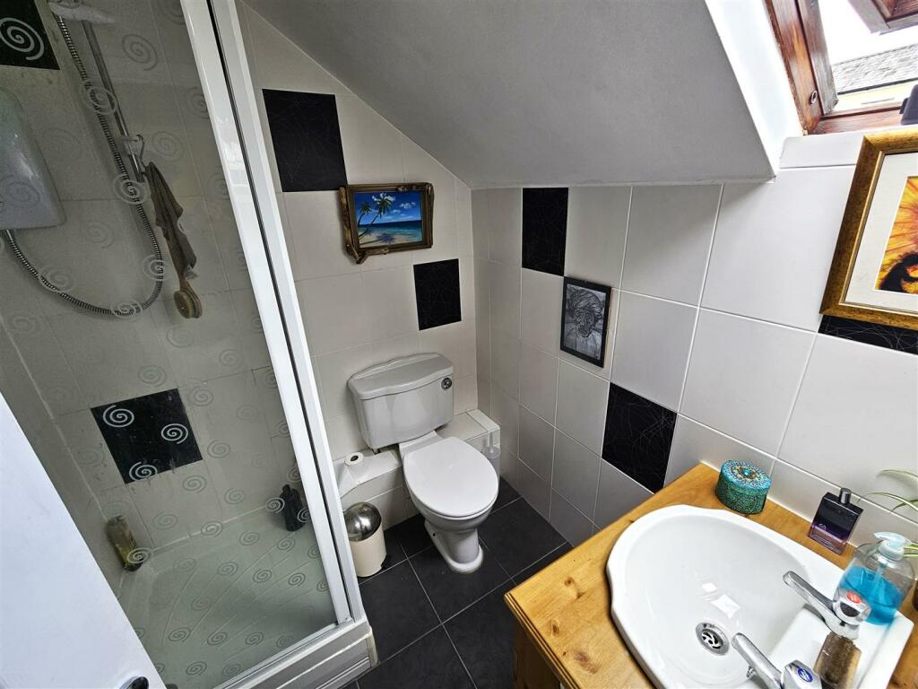 Shower Room.jpg