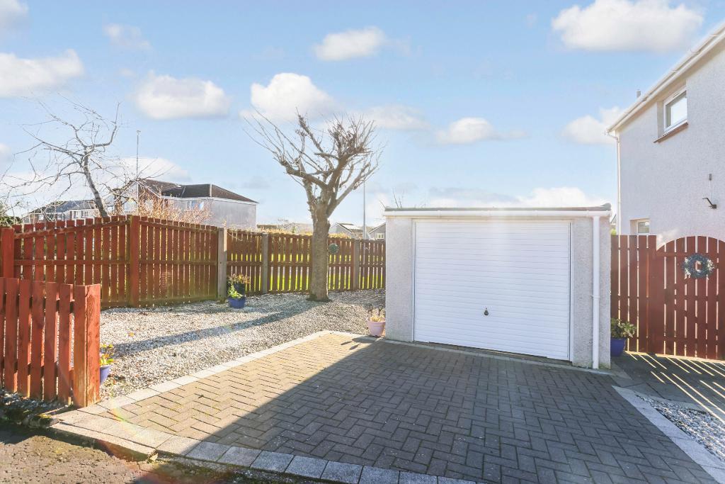 Garage/ Driveway
