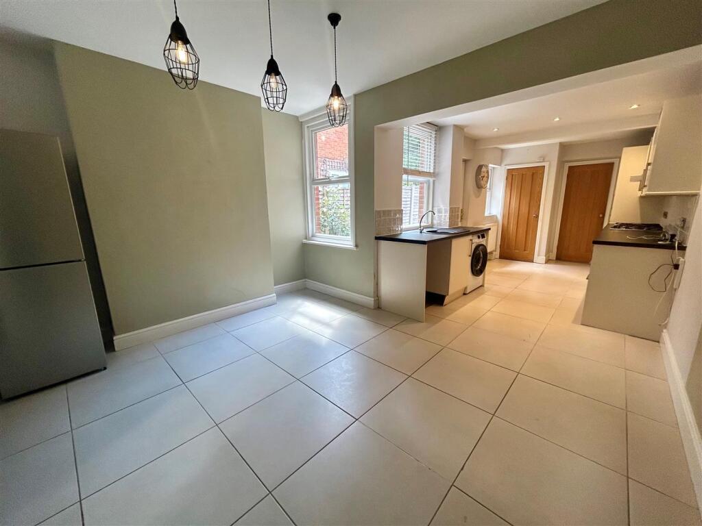 26 Union Street kitchen breakfast.jpg