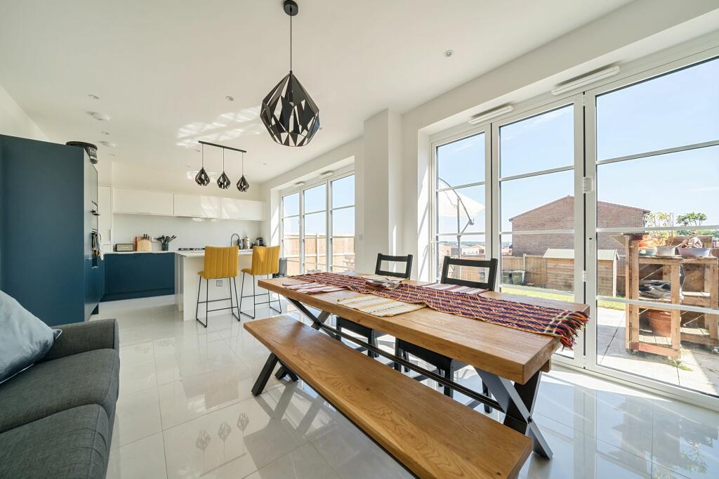 Kitchen/Dining Room (1)