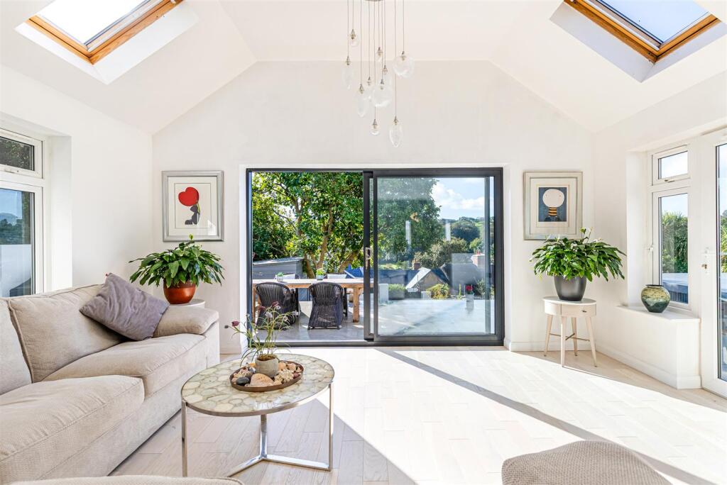 A15 - 10 Grenville Close, Stokenham - 250930.jpg