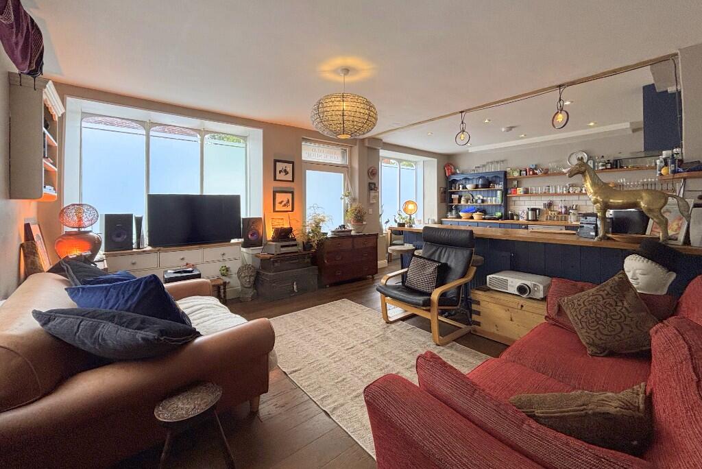 Lounge/Kitchen