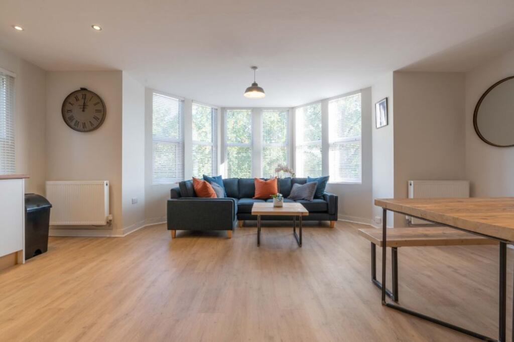 Flat D Portland Road