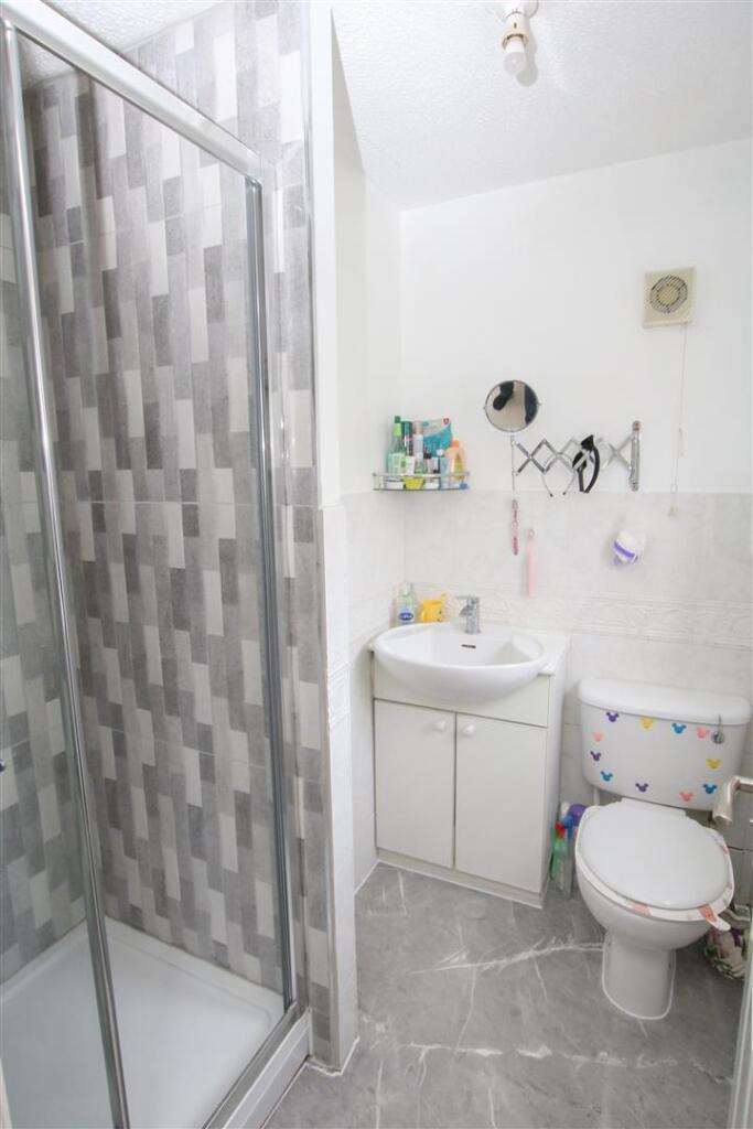 EN SUITE SHOWER ROOM