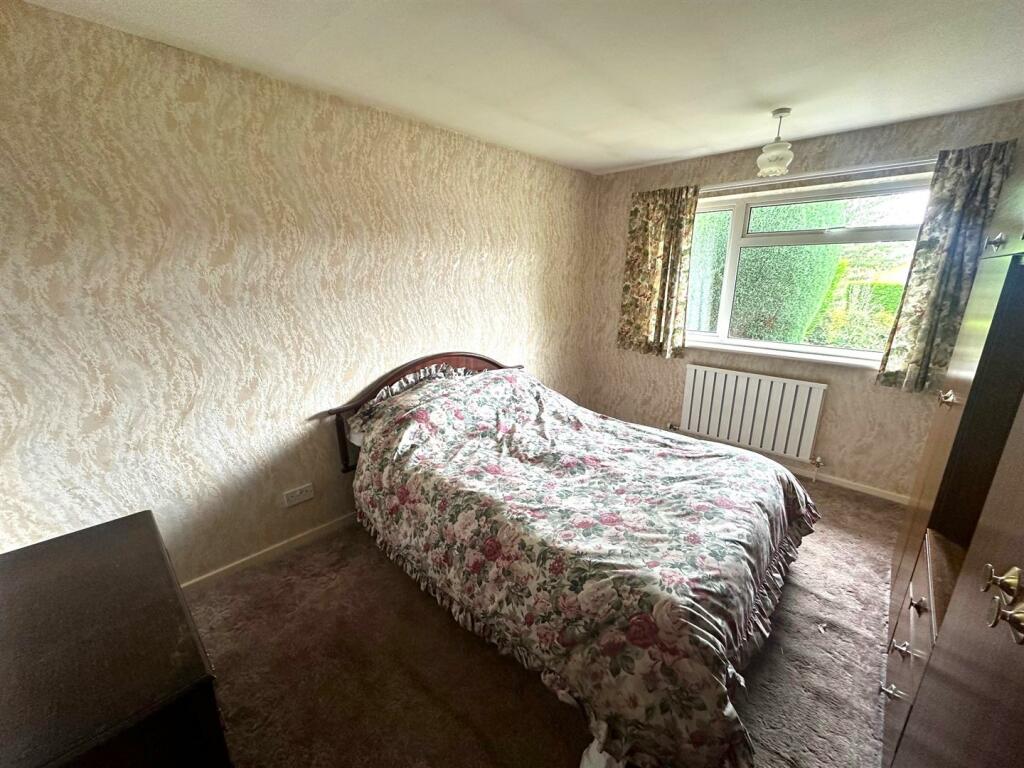 Bedroom 1.jpg