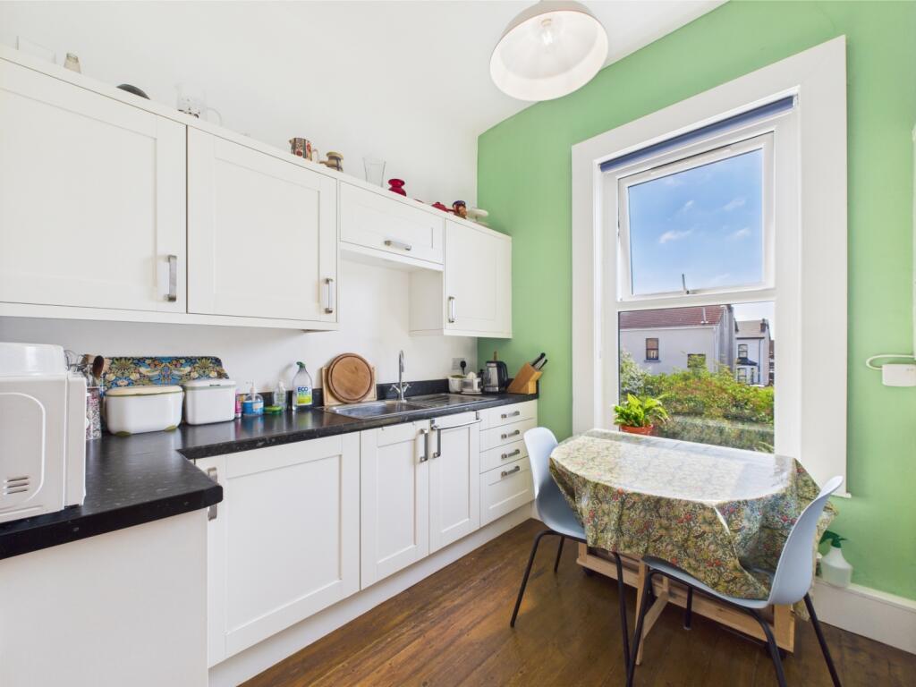 CAM02386G0-PR0130-STILL014