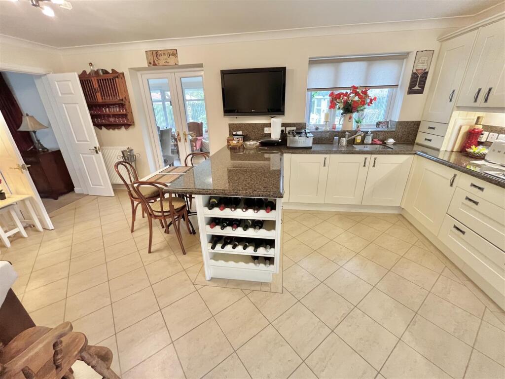Breakfast Kitchen Aspect 4