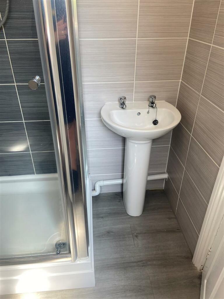 Bathroom 1.1.JPG