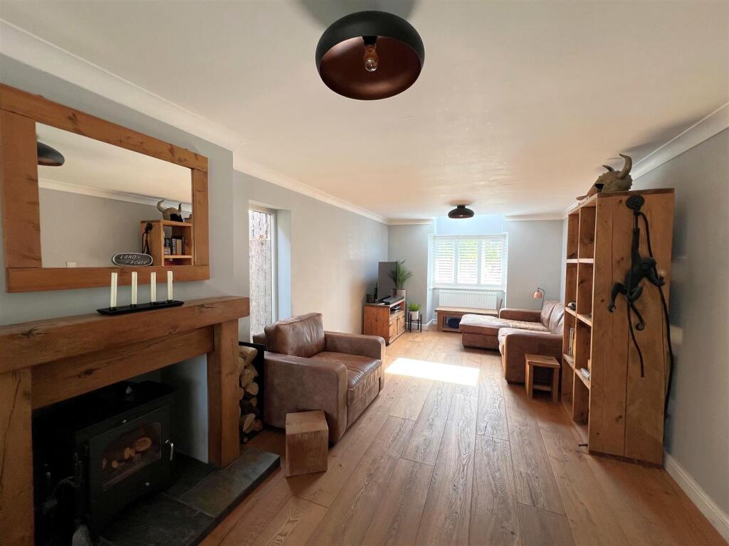 Living Room 2.jpg
