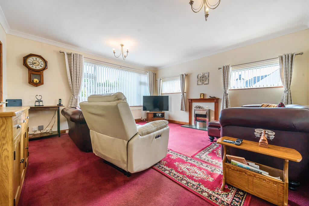 Living room / din...