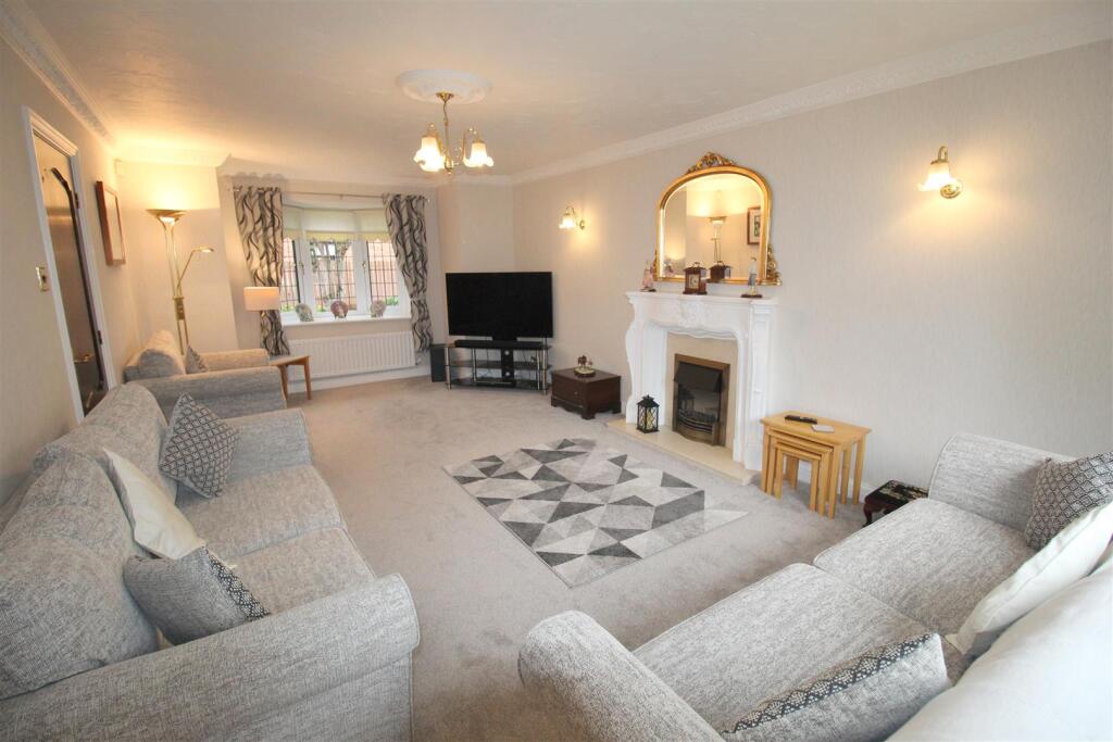 Mendip Close, lounge 3.JPG