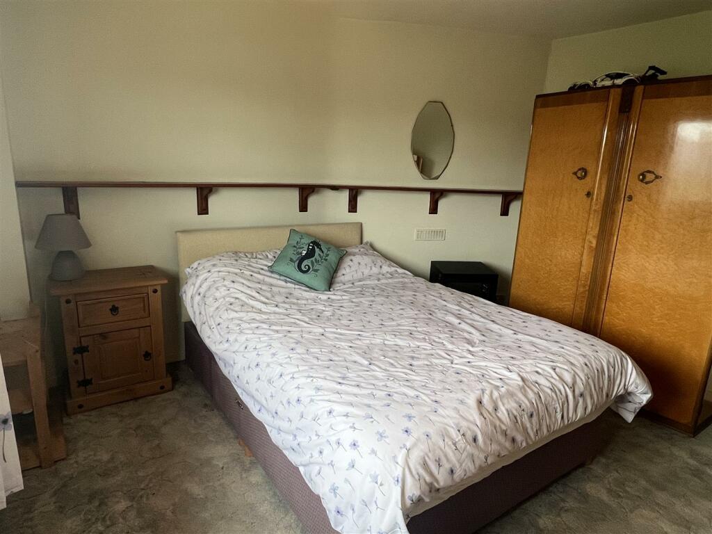 Main bed 2.jpeg