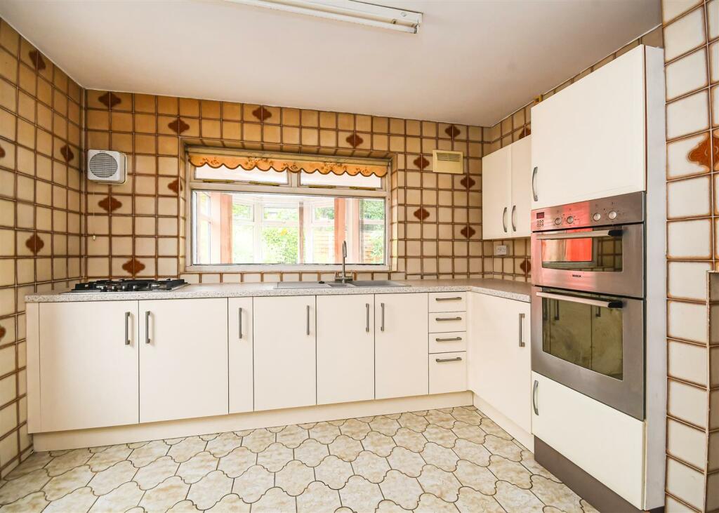 6 Common Road-kitchen.jpg