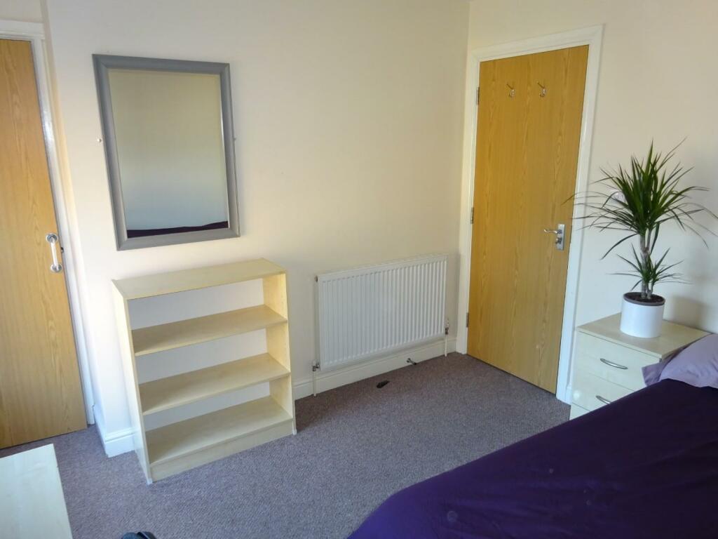 497a Glossop - Bedroom 3.JPG
