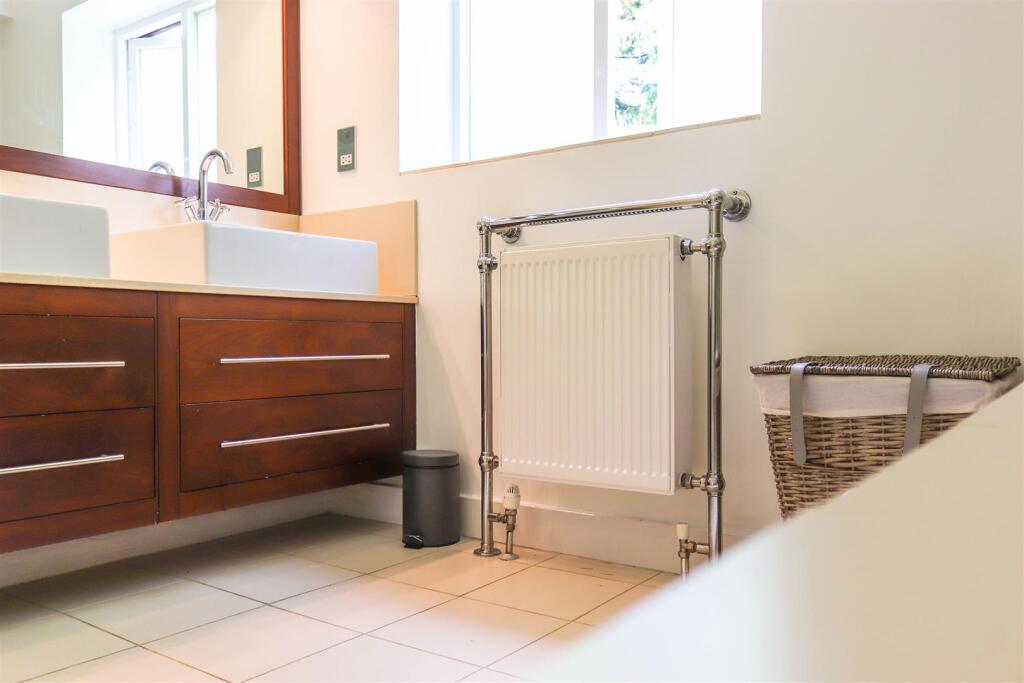 En-suite 1.1.jpg
