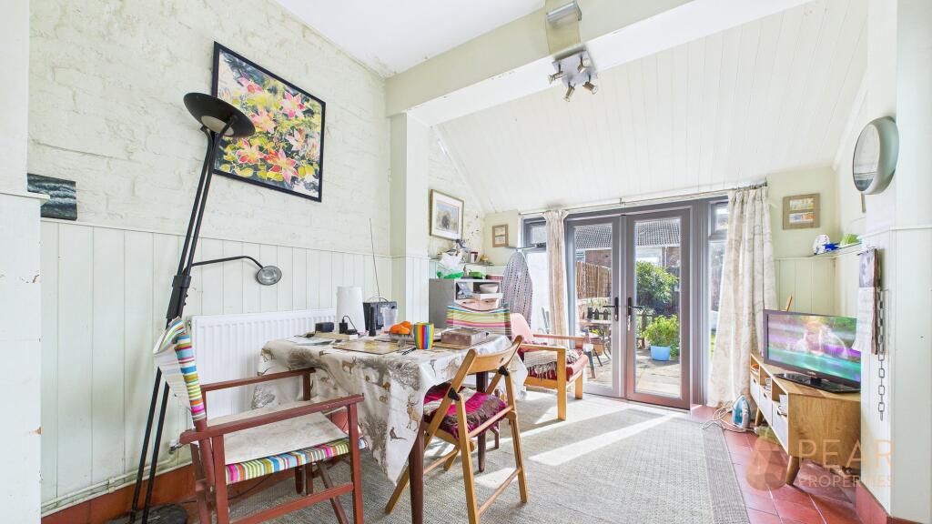 Kitchen / Dining Area