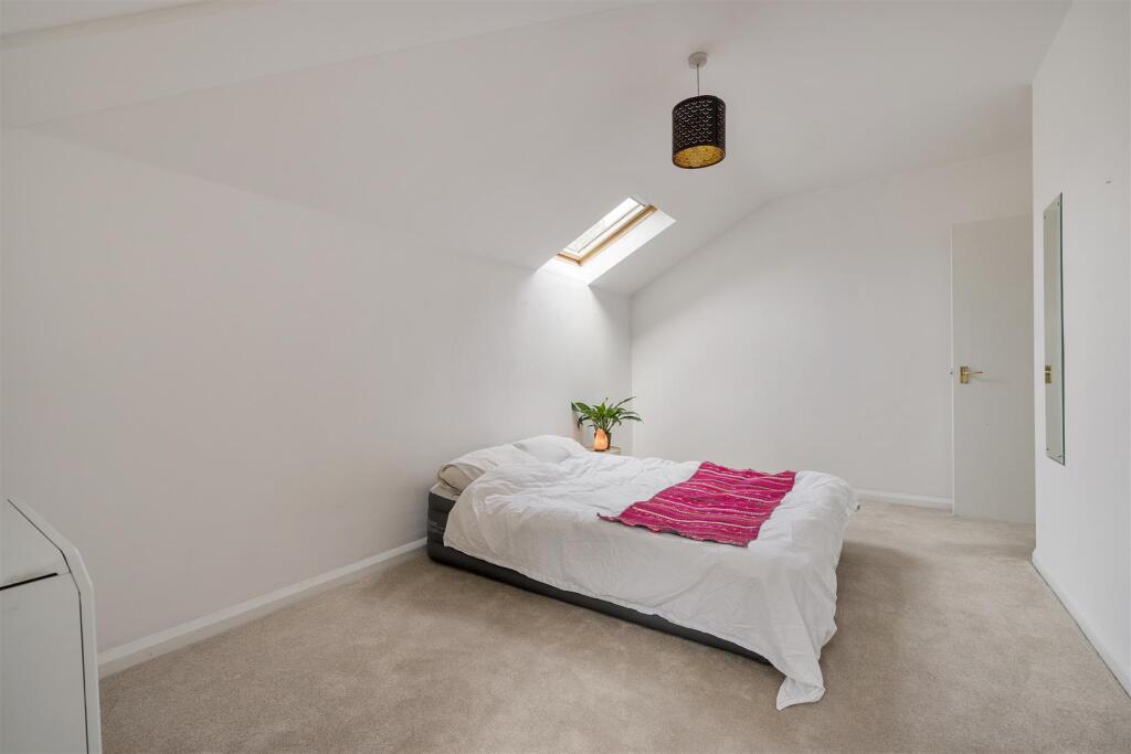 Kenninghall Road E5