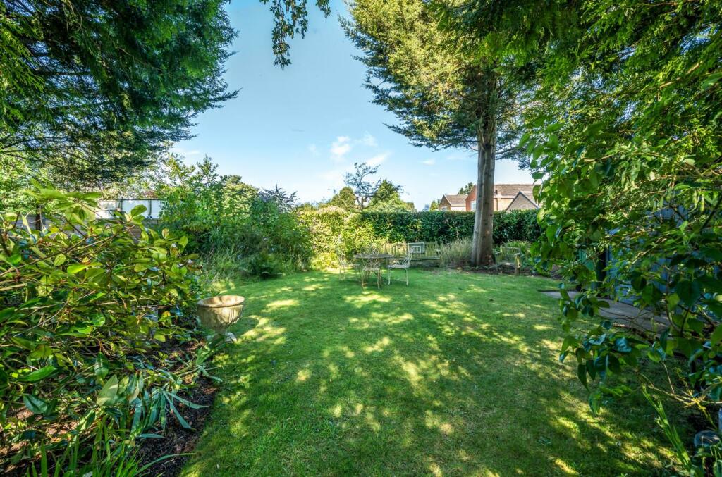 Longrood Road, Rugby