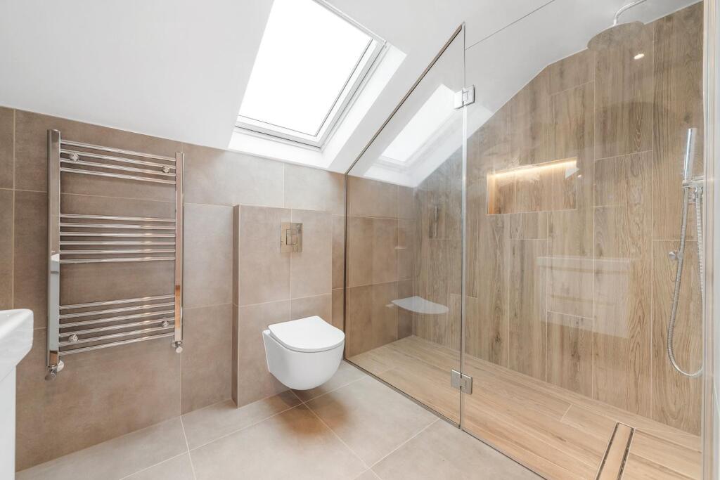 Ensuite.JPG