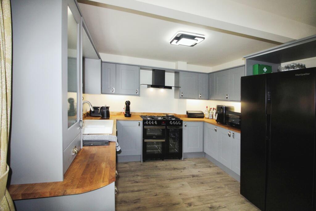 Kitchen..JPG