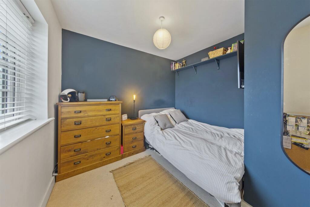 Bedroom 5.jpg