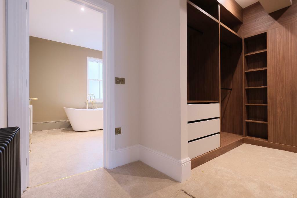 Dressing room and en suite bathroom