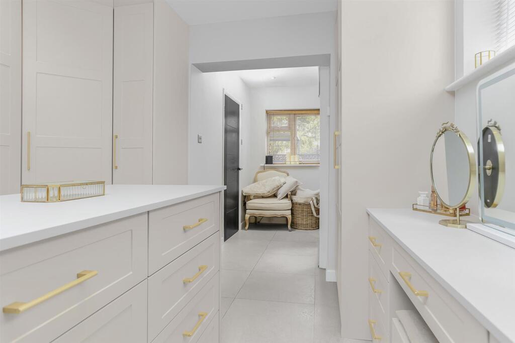 Mayfields, 1 Manor Close