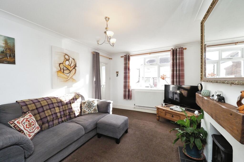 Cosy yet Spacious Lounge