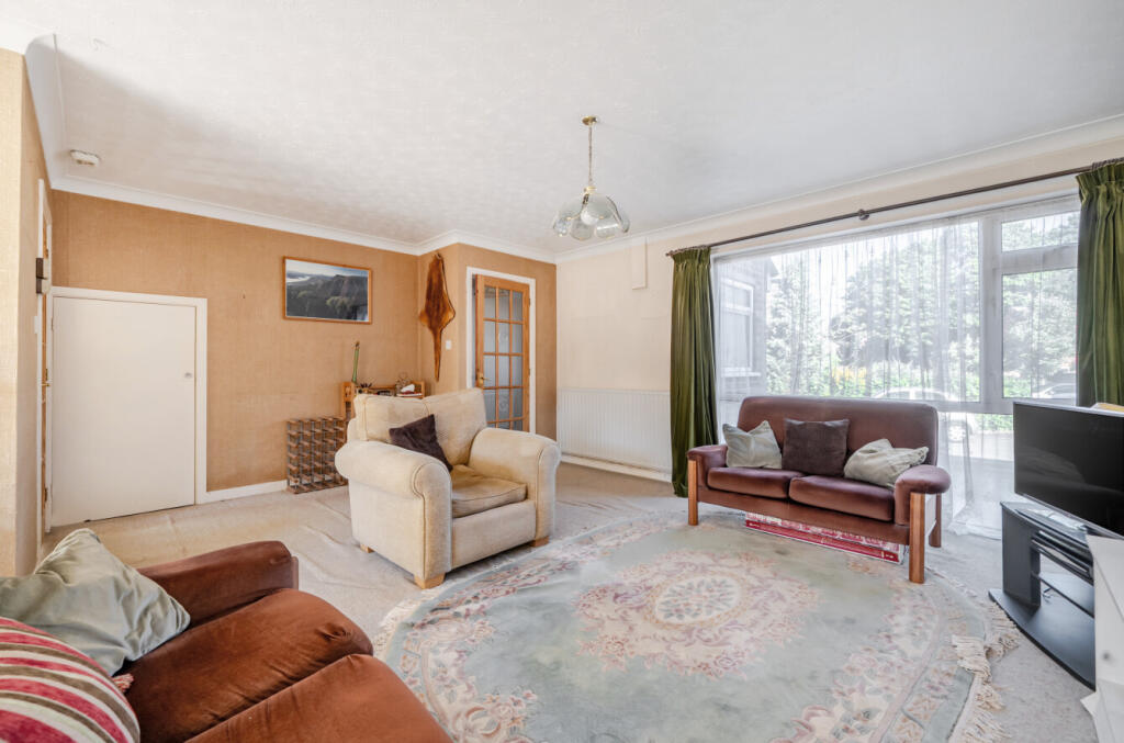 1348044-5-68baa63...