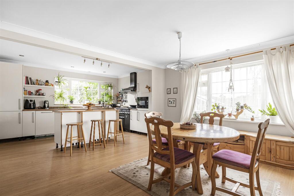 6 Grovelands