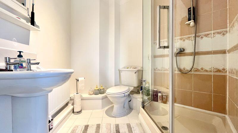 En-Suite to Bedroom 1