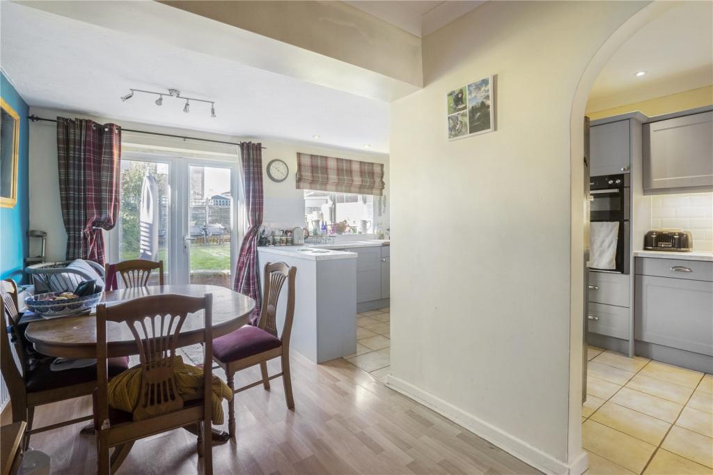 28 Barrow Close