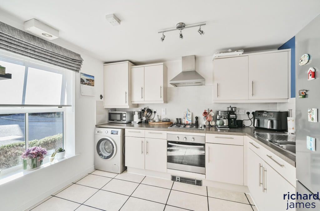 f092e9ebe9924b5696aa8e0b7ca87a64