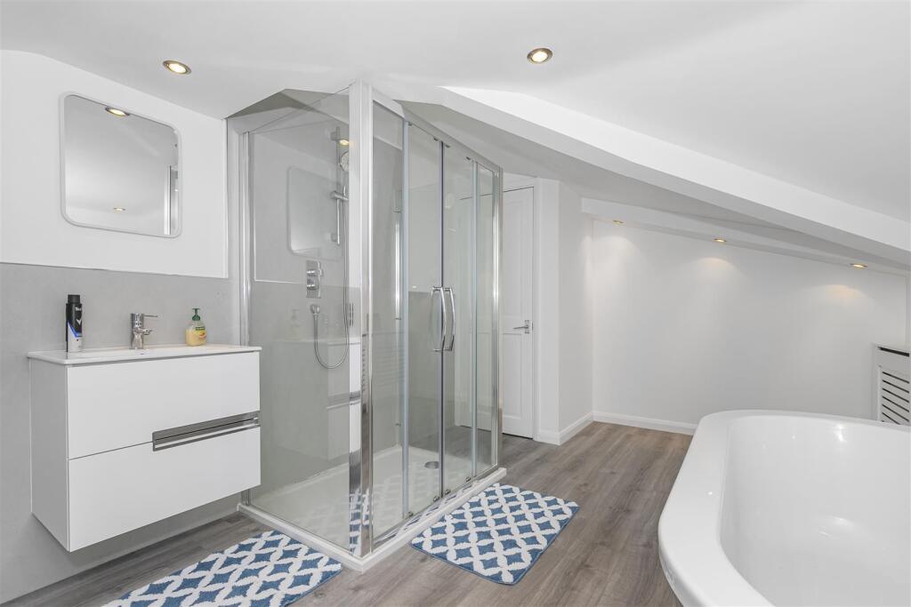 Ensuite.jpg