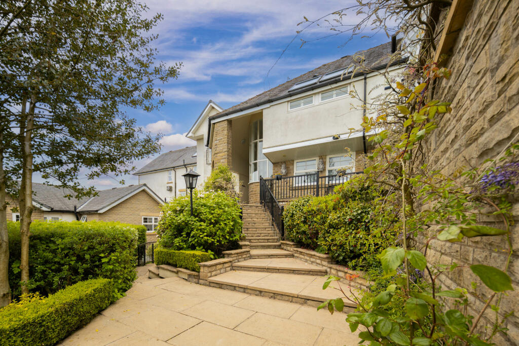 The penthouse, the Ryddings Birtle Road BL9 6UT-00