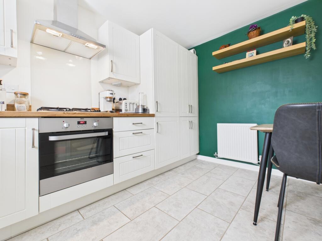 CAM03729G0-PR0154-STILL004