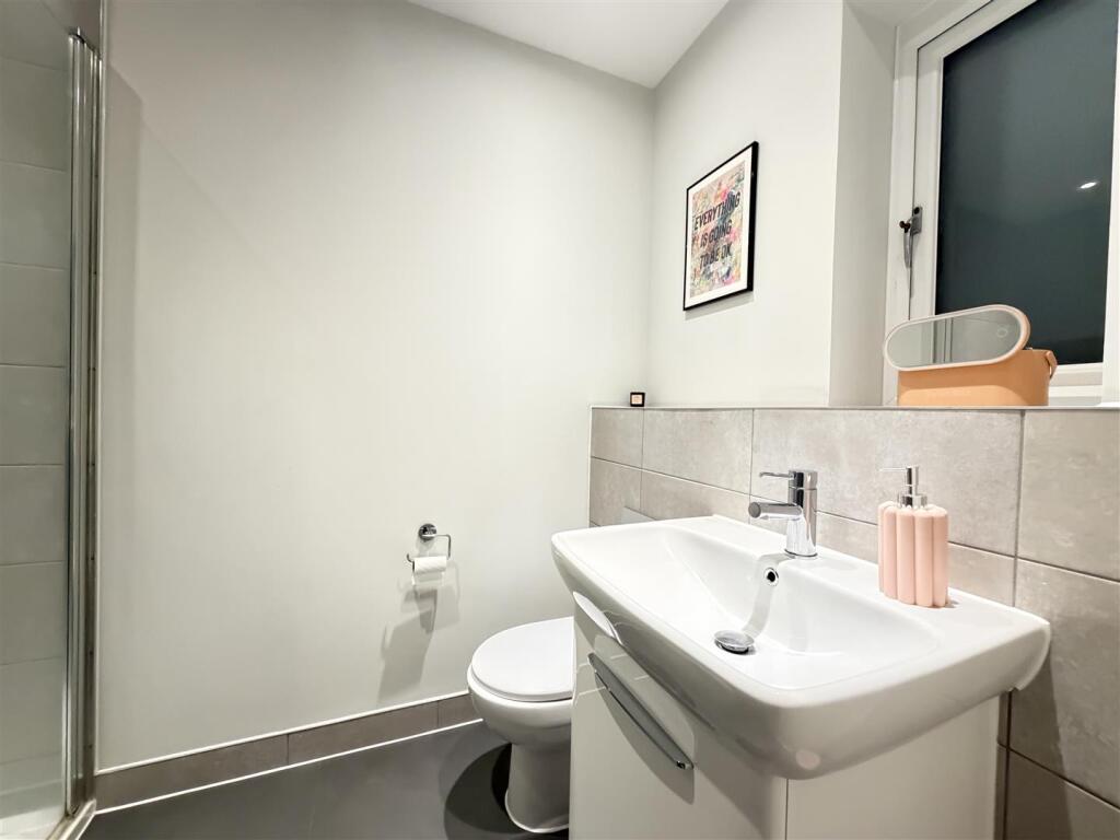 Gordon ensuite.jpeg