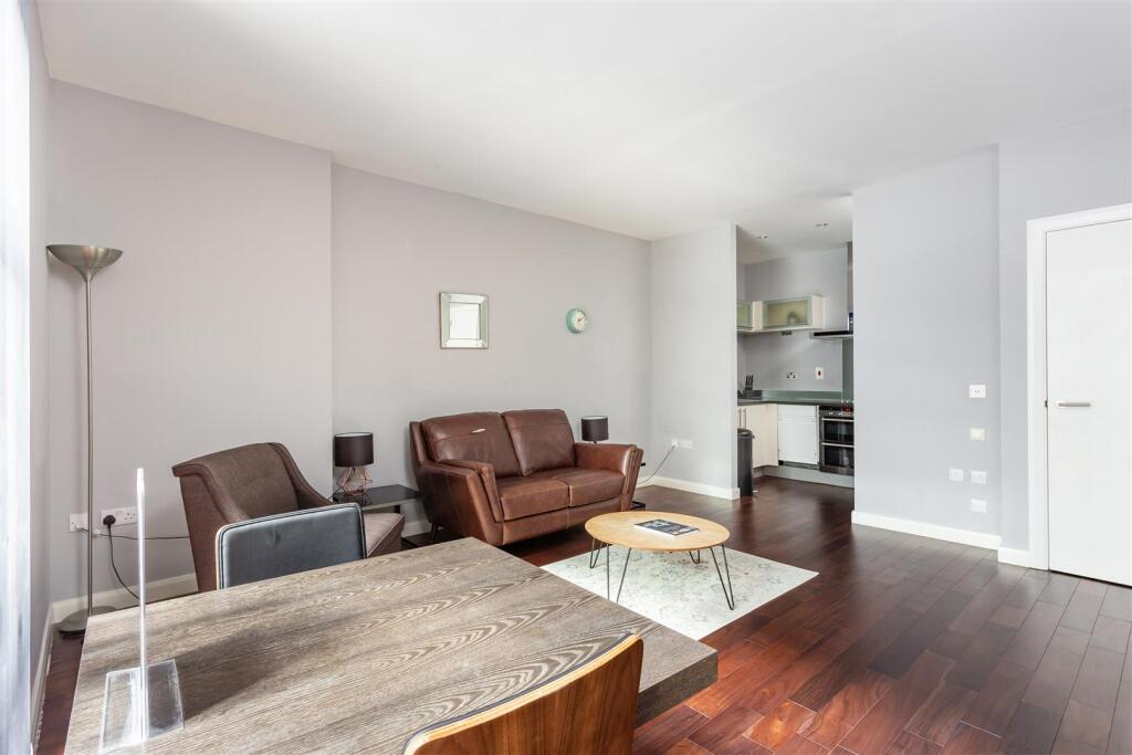 090220211_PROT_39 Discovery Dock Apartments West 2