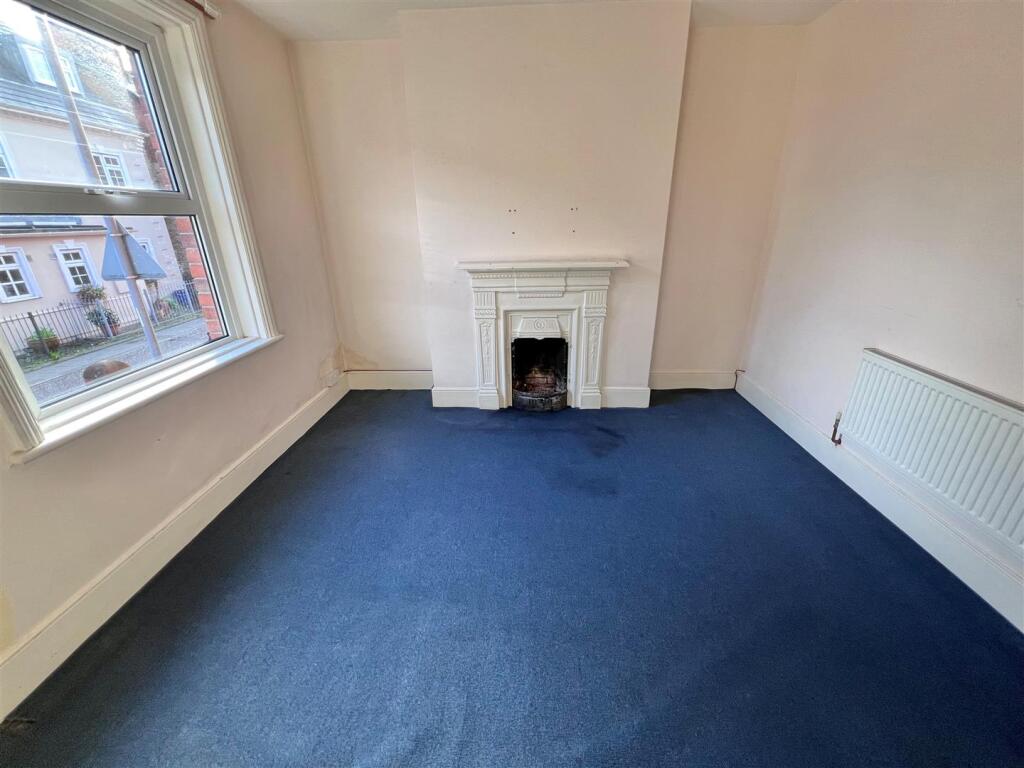 Living room 2.jpg